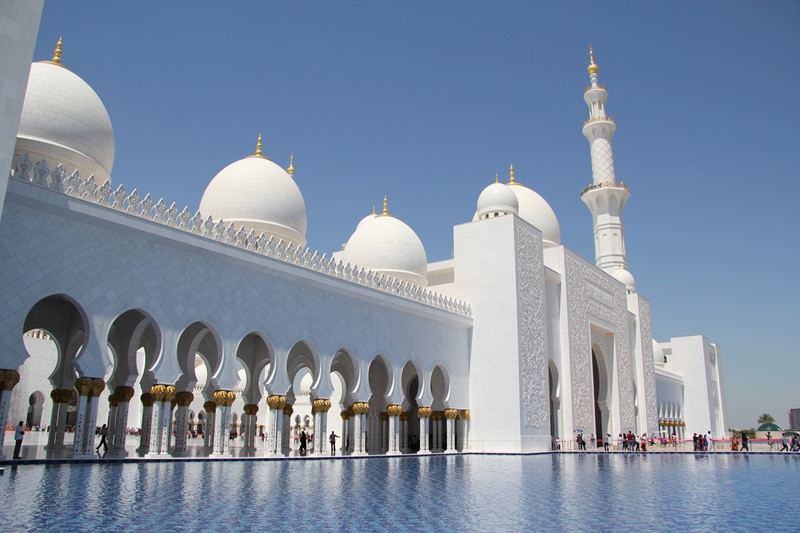 Front and entrance of the Sheikh Zayed Mosque in Abu Dhabi. PHOTO: WIKIMEDIA COMMONS